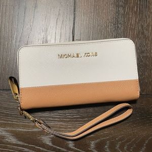 Lightly used Michael Kors wristlet
